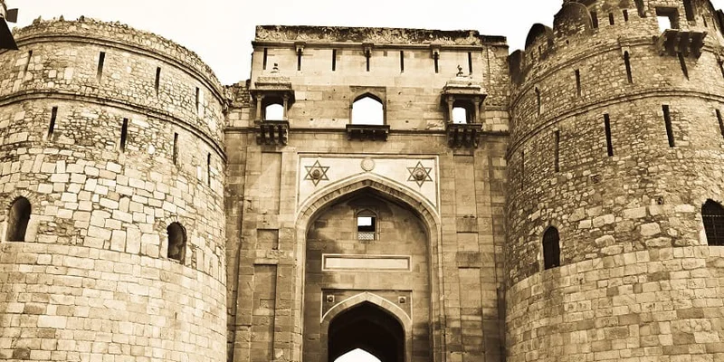 Surat: Murder, Scams, and Fires